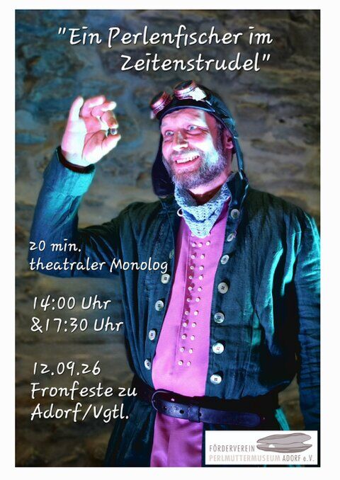 Werbeplakat für den theatralen Monolog namen ein Perlenfischer im Zeitenstrudel. Am 12. September 2026 in der Fronfeste in Adorf um 14 Uhr und 17:30 Uhr